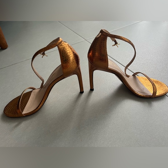 Stuart Weitzman gold snakeskin heel - Picture 3 of 5